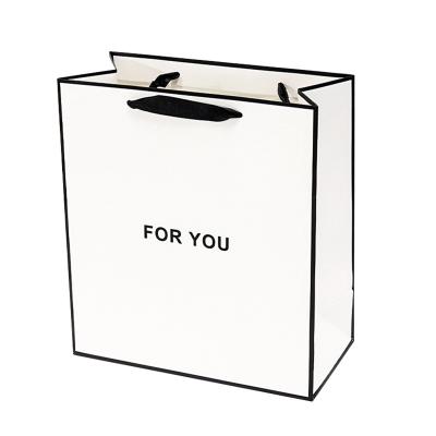 Chine Luxury Black Gift Paper Bag Custom Made Printed Logo Jewelry Packaging Kraft Shopping Thank You Paper Bag With Ribbon Handles à vendre