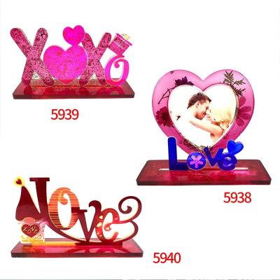 China Viable Wholesale Valentine's Day XO LOVE Heart Gnome Photo Frame Resin Table Decor Love Silicone Molds for sale