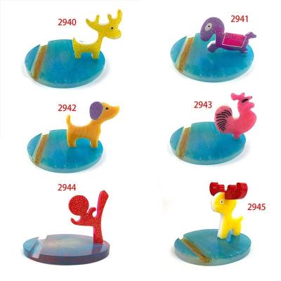 China Rapid Viable Silicone Holder Phone Holder Horse Chicken Horse Deer Animal Liquid Delivery Mold For Resin Epoxy Mold for sale