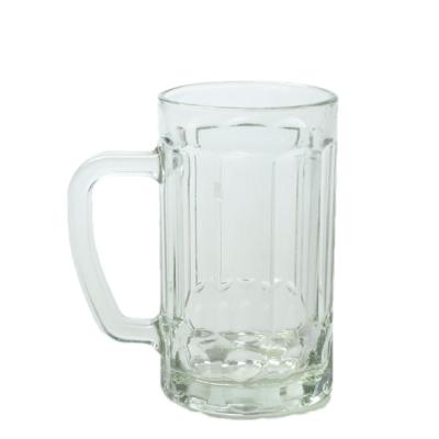 China Taza de cerveza de vidrio cilíndrico 16 oz congelador Tazas de cerveza Stein con mango en venta