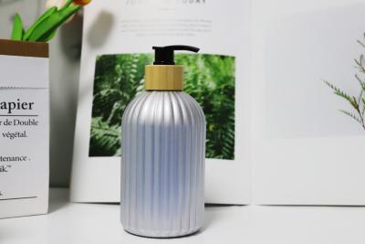 China 420Ml Ribbed Glass Liquid Soap Bottle with Pump for Personalized Gifts Reusable for sale