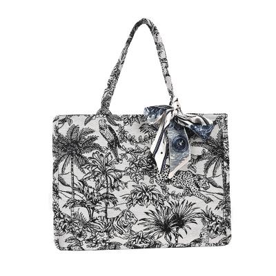 China Other Custom Printed Fashion Handbags Ladies 2022 Large Aesthetic White Shoulder Bag Tote Bag With Zipper for sale