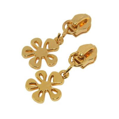 China Customized popular nylon puller #5 zinc alloy heart and flower nickel free puller for clothes and handbag for sale