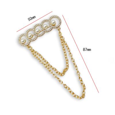 China Good Five Series Diamond Five Pearl Chain Pin Plating High Quality Brooches For Lapel And Suit for sale