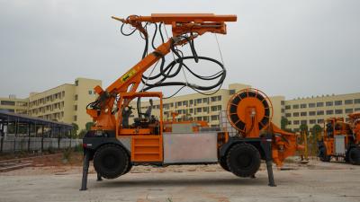 China KC3017 concreet Pompend Materiaal, Shotcrete Machine met de Reizende Snelheid van Robotwapen 0-18 Km/H Te koop