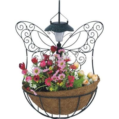 China Metal 2021 summer time Chinese manufacturers direct sales hanging basket metal planter with solar light for sale