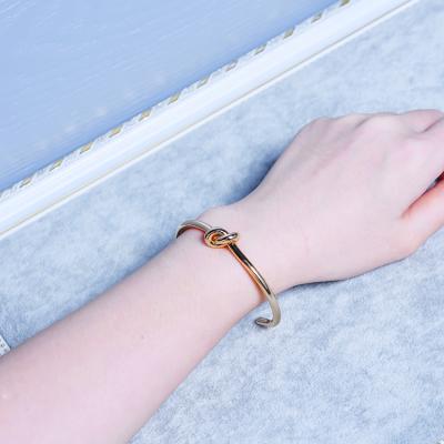 China Trendy Hot Selling Minimalist Fashion Knot Charm Bracelet Bangle Bracelet Custom For Women for sale