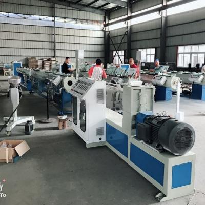 China Máquina de extrusión de tuberías de plástico de 50 mm a 160 mm en venta