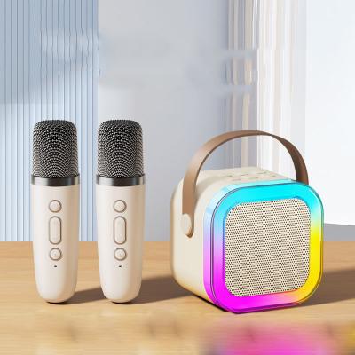 China Regalos de cumpleaños para niños Máquina de karaoke portátil con 2 micrófonos inalámbricos y música Wi-Fi en venta