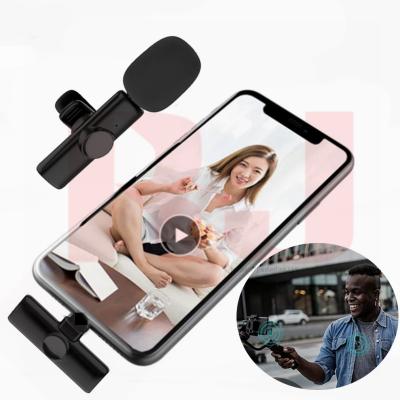 China Dropshipping Handheld Microphone Recording Wireless Lavalier Microphone For Tiktok Facebook Live App Wireless Microphone for sale