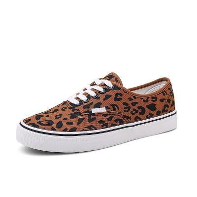 China New Low Top Outdoor Classic Sneakers Checkerboard Walking Slip-On Canvas Shoes for sale