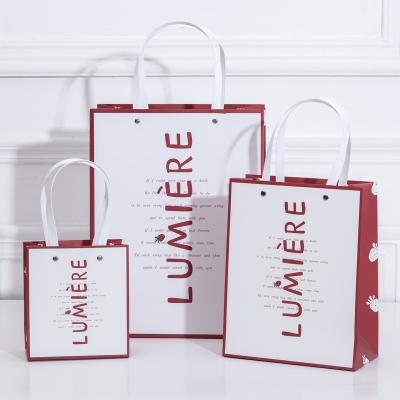 China Recyclable Customize Seals Back Cute Pattern Gift Bags, Boutique Paper Shopping Bag, White Hardboard Paper Gift Bags With Handles for sale