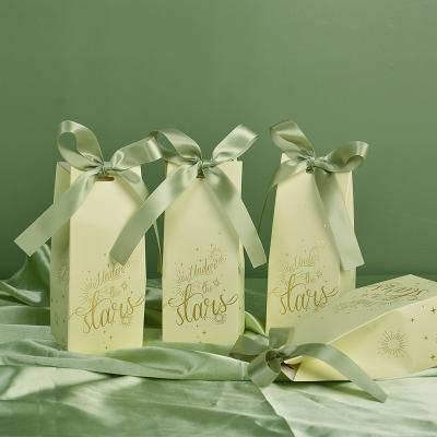 China High Quality Recycled Materials Wedding Favors Candy Box Green Baby Shower Candy Boxes Creative Paper Candy Box With Ribbon for sale