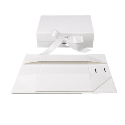 China Recycled Materials Customize Gift Boxes White Magnetic Gift Box Environmental Protection Ribbon Hot Selling White Magnetic Gift Box With Ribbon for sale