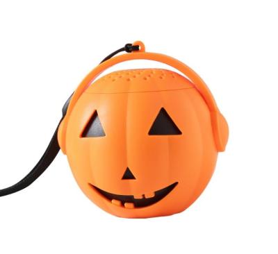 China Wireless Portable Halloween Pumpkin Lantern Mini BT Speaker LED Light LED Light Ghost Face Lantern Portable Speaker for sale