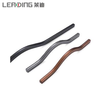 Κίνα Modern New Arrival Special Shape Aluminum Alloy Cabinet Handle L8219 προς πώληση