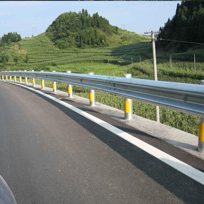 China Q235B Anti-crash Hot Dipped Galvanized Roadway Safety Guardrail Roadside Guardrail for sale