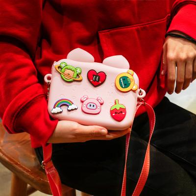 China Recreation & student & Gift Giving 2021 Messenger Luxury Children's Crossbody Wallet Fashion Korean Children's Cartoon Cute Silicone Baby Mini Bag for sale