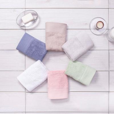 China Super Absorbent High End Price China Factory Customized Customizable Easy Dry Adult Bath Towel For 5 Star Luxury Hotel for sale