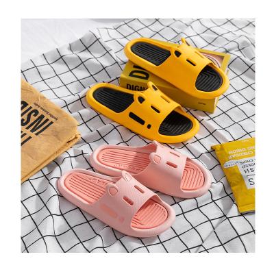 China High quality fashion trend logo men's custom slippers non slip simple design summer slippers for men for sale