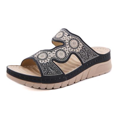 China 2021 OEM large size fashion trend women sandals wholesale custom made EVA outsole lightweight comfort sandals for women for sale