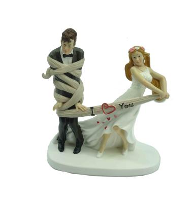 China Cake Wedding Decoration Runaway Bride and Groom Figure Resin Cake Toppers for sale