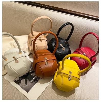 China Waterproof Women Dumpling Bags Leather Handbags Luxury Ladies Popular Round Handbags Shoulder Handbags Women Purses for sale