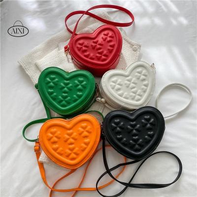 China Fashion New Arrivals Dropshipping Summer Spring Heart Shape SmallShoulder Women's Cross - Body Bags Handbags Purses and Handbags for sale