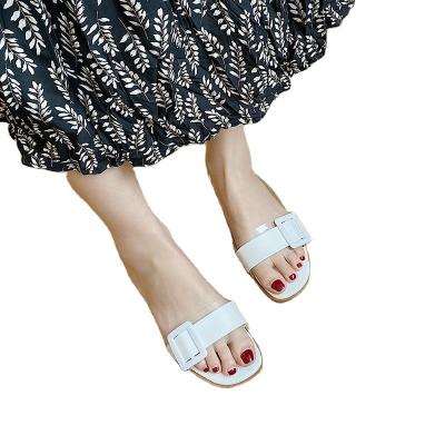 China Fashion Trend Simple Transparent Summer Slippers Flat Sandals for Women and Ladies for sale