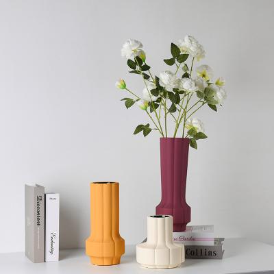 China Art Deco Texture Design Ceramic Vase Decorative Nordic Vase for Table Decoration Living Room Ceramic Ornaments for sale