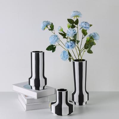 China Simple Black and White Handmade Ceramic Vase Art Deco Modern Stripes Flower Vase for Office Decor for sale