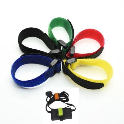 China 2000 Times Reusable + Double Side Adjustable Nylon Magic Straps Self Grabbing Hook And Loop Straps With Buckle for sale