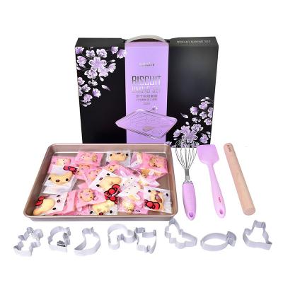 China Viable Factory Supply High Quality Carbon Biscuit Gold Baking Gift Set Pan Cartoon Biscuit Baking Tools for sale