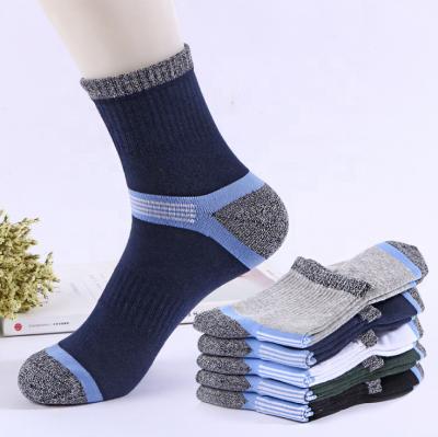 China Durable Sport Socks Comfortable Breathable OEM Crew Socks Sweat-Absorbent Mens for sale