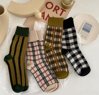 China Hot Sale Elite Breathable Socks Crew Custom Dress Socks Fashion Plaid Mens Cotton Socks for sale