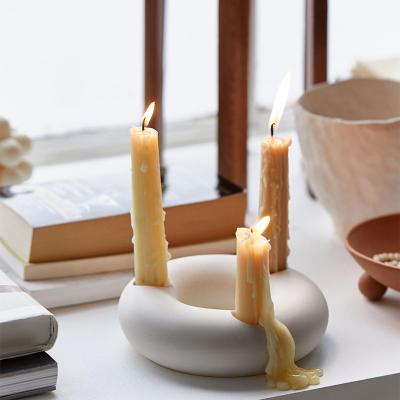 China Christmas Ceramic White Candle Holders Wedding Nordic Modern Home Decor Donut Ornament Garden Decoration Candlestick Holders for sale