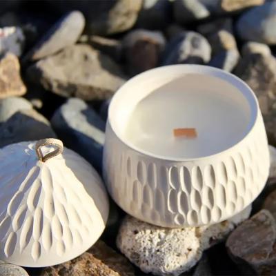 China Wholesale Nordic Decorative Modern Ceramic Jar Shape Shell Ware White Candle Containers Nordic Candle Holders With Lids for sale