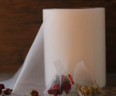 中国 2022 Food Grade Transparent Nylon Food Grade Filter Mesh Bag Roll For Pyramid Tea Bags Packaging 販売のため