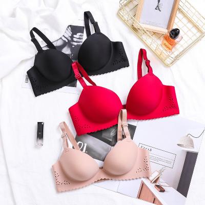 China Traceless Design One-piece 2022 New Rimless and Hollow-cut Underwear Gathered Creative Breathable Bra for Girls for sale