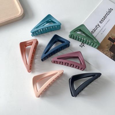 China Korean Fashion Acrylic Matte Triangle Shape Acrylic Hair Claw For Thick Hair Plug Hair Clip Geometric Non-slip Strong Accessories for sale