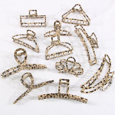 China Factory Direct Different Fashion Matte Geometric Butterfly Claw Clip Metal Factory Shape Leopard Print Metal Hair Claw Clip Women for sale