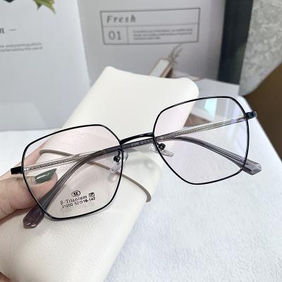 China Fashionable lightwear thin metal eyewear b titanium optical glasses frames for men for sale