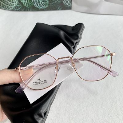 China Fashionable Wholesale Super Light Eyewear Outfits Women Glass Frames Titanium Round for sale