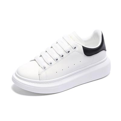 China Fashion Trend Couple 2022 Springs Small White Shoes Women Models New Springs Stripe Shoes Women Thick Bottom Breathable Sneakers for sale