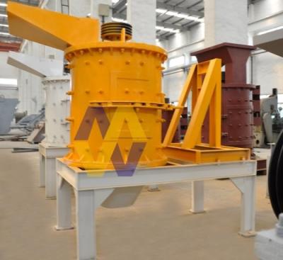 China 2013 newest vertical combination crusher (capacity:10-200T/H) for sale