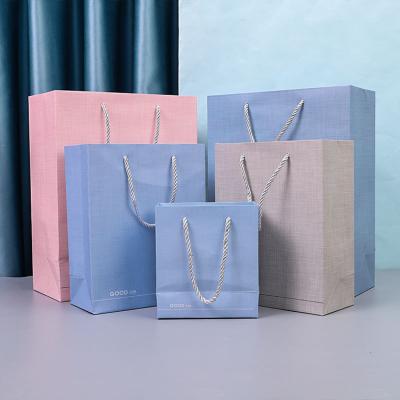 China Recyclable Delicate Portable Simple Style Paper Bag For Gifts Packaging With Custom Own Logo for sale