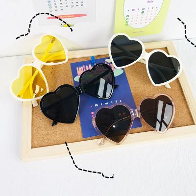 China Fashion Sunglasses Shape Exaggerated Love Polarized Women's Sunglasses for sale