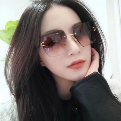 China Fashion Sunglasses Wholesale Fashion Lenses 2021 Women Fashion Lentes De Sol Rimless Sunglasses for sale