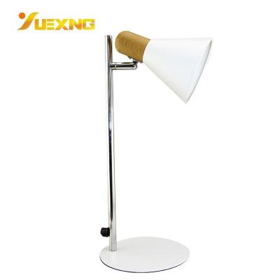 China 240V 220V 40W Iron 240V 220V 40W Modern Luxury Industrial White Wood Unique Design Adjustable Led Hotel Table Lamp for sale