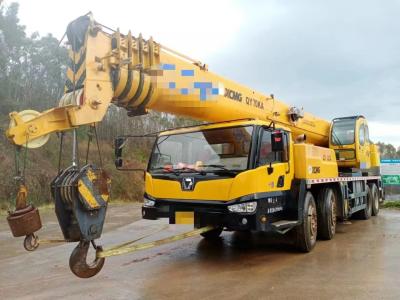 China 50 ton mobiele kraan voor het tillen van bouwmachines Te koop